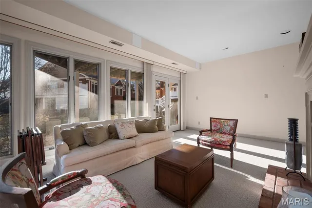 $998,000 | 260 Carlyle Lake Drive, Creve Coeur, MO 63141