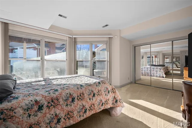 $998,000 | 260 Carlyle Lake Drive, Creve Coeur, MO 63141