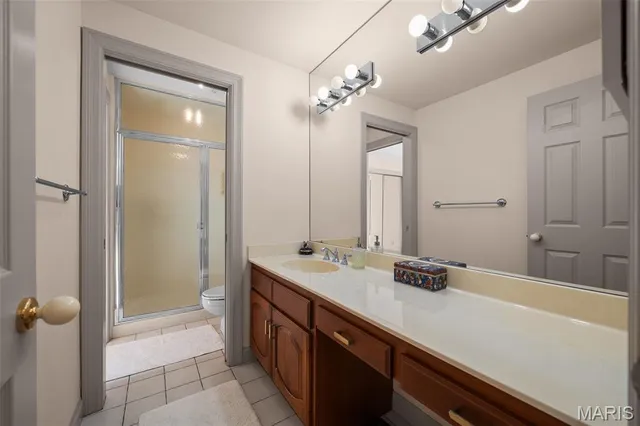 $998,000 | 260 Carlyle Lake Drive, Creve Coeur, MO 63141