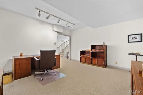 $998,000 | 260 Carlyle Lake Drive, Creve Coeur, MO 63141