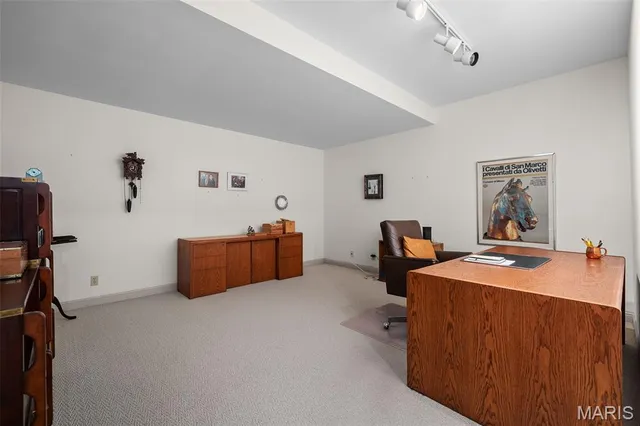 $998,000 | 260 Carlyle Lake Drive, Creve Coeur, MO 63141