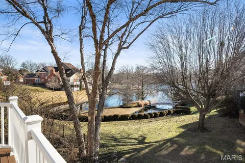 $998,000 | 260 Carlyle Lake Drive, Creve Coeur, MO 63141