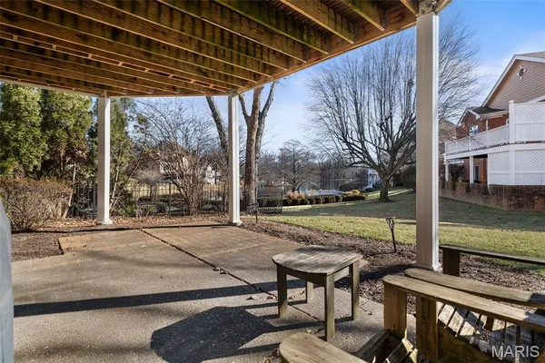 $949,000 | 260 Carlyle Lake Drive, Creve Coeur, MO 63141