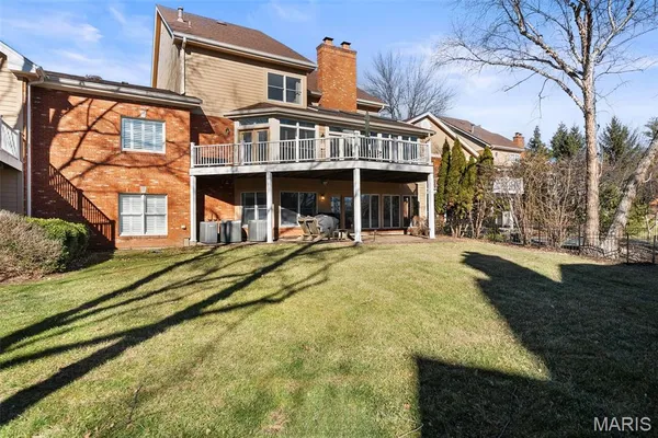 $949,000 | 260 Carlyle Lake Drive, Creve Coeur, MO 63141