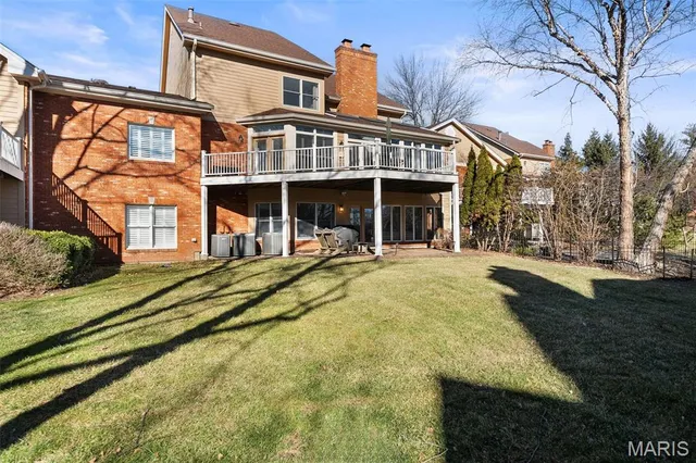 $998,000 | 260 Carlyle Lake Drive, Creve Coeur, MO 63141