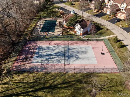 $998,000 | 260 Carlyle Lake Drive, Creve Coeur, MO 63141