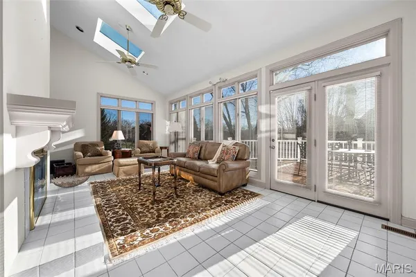 $949,000 | 260 Carlyle Lake Drive, Creve Coeur, MO 63141