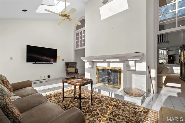 $998,000 | 260 Carlyle Lake Drive, Creve Coeur, MO 63141