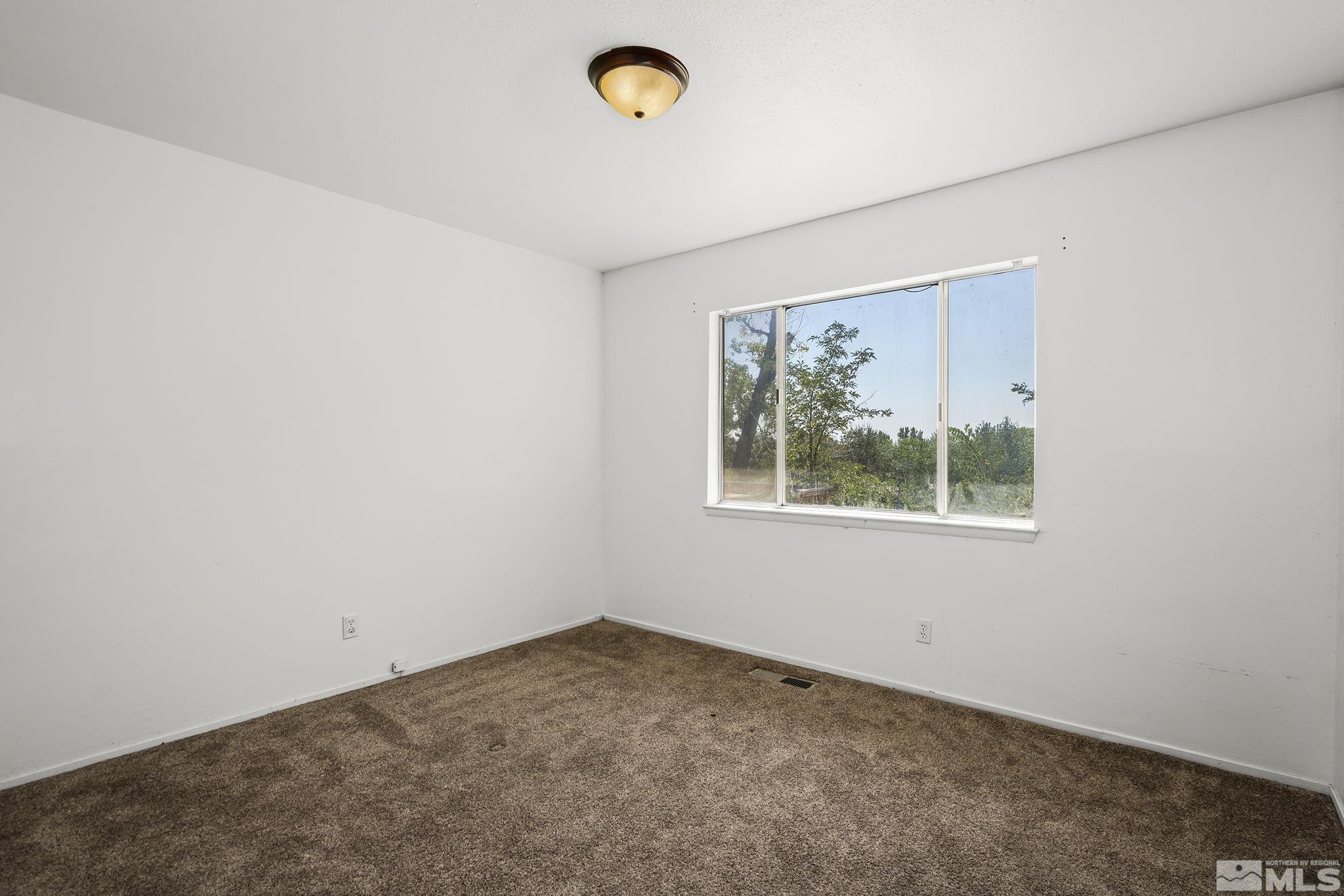 1245 Rice Road Fallon, NV 89406 - Photo 12 of 20 an empty room with windows