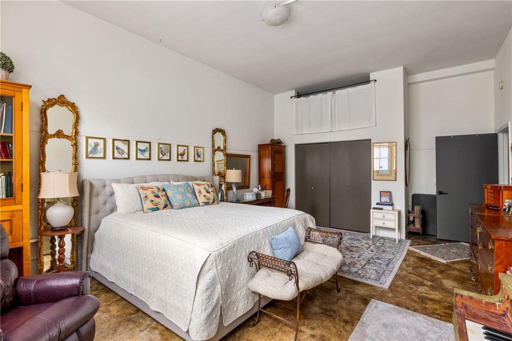 138 Kirkwood Road Northeast, Unit 14 Atlanta, GA 30317 - Photo 19 of 38 a bedroom with a bed and a couch