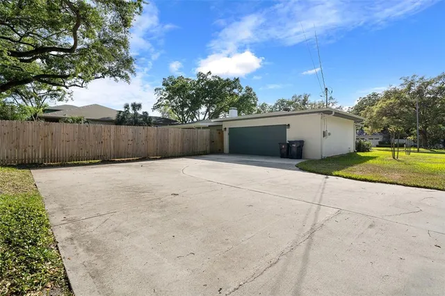 $5,850 | 202 South Shore Crest Drive, Tampa, FL 33609