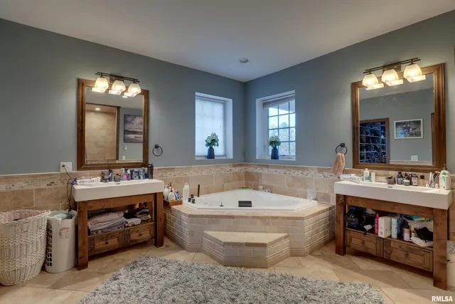 $760,000 | 3870 County Road 329, Palmyra, MO 63461