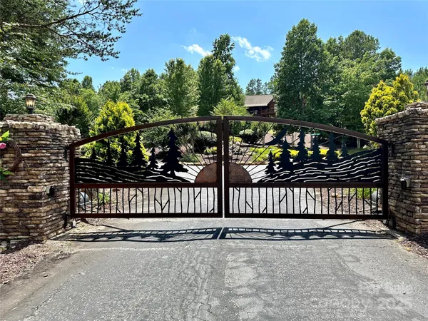 $619,900 | 1143 Grandview Peaks Drive, Nebo, NC 28761
