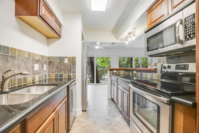 $2,100 | 2903 Edgewater Drive, Unit A, Austin, TX 78733