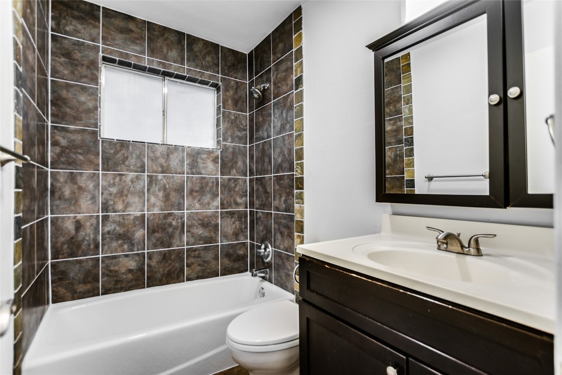 2903 Edgewater Drive, Unit A Austin, TX 78733 - Photo 8 of 13 Bathroom 2