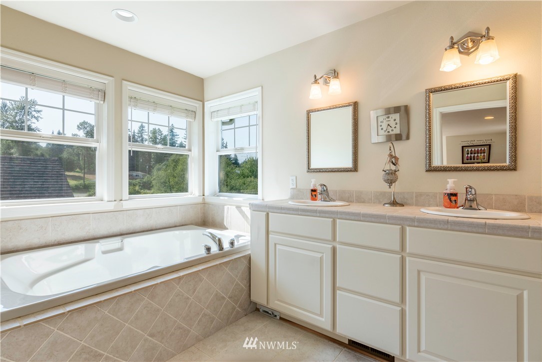 12911 Chain Lake Road Snohomish, WA 98290 - Photo 18 of 25