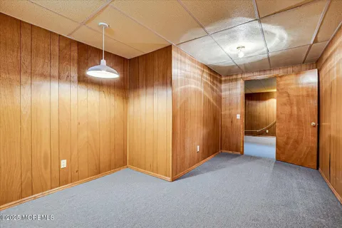 a view of empty room with a ceiling fan