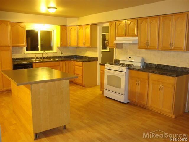4884 Palms Road Casco, MI 48064 - Photo 3 of 14 Palms 3.jpg