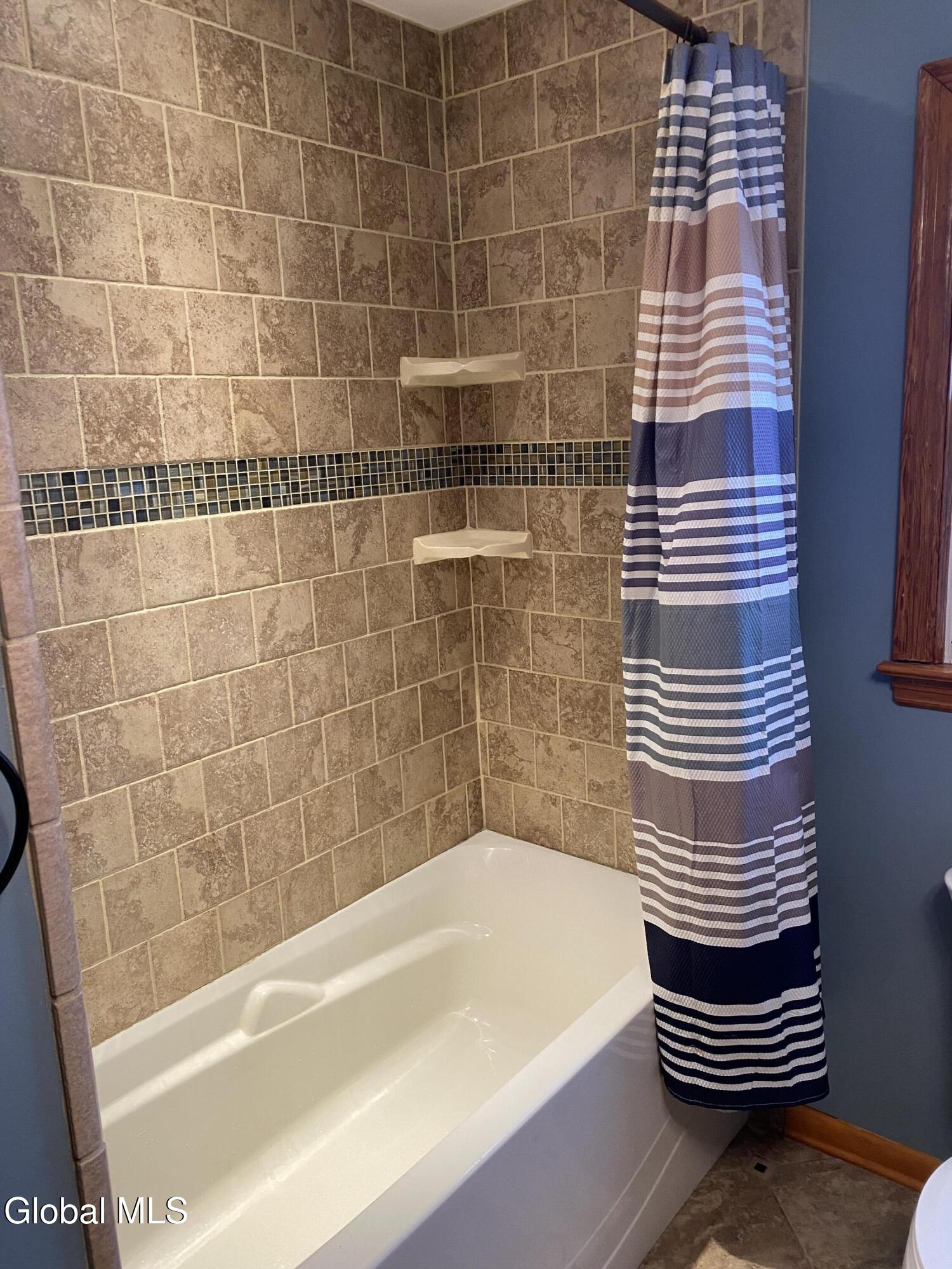 811 Duanesburg Road Schenectady, NY 12306 - Photo 26 of 38 IMG_5808