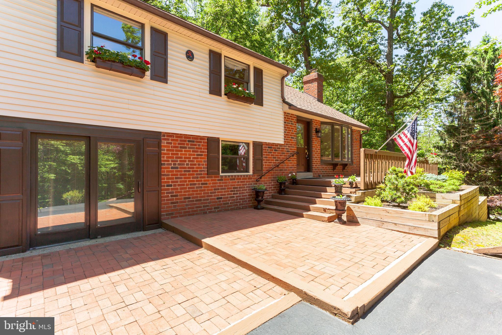 594 Forest Road Wayne, PA 19087 - Photo 3 of 34