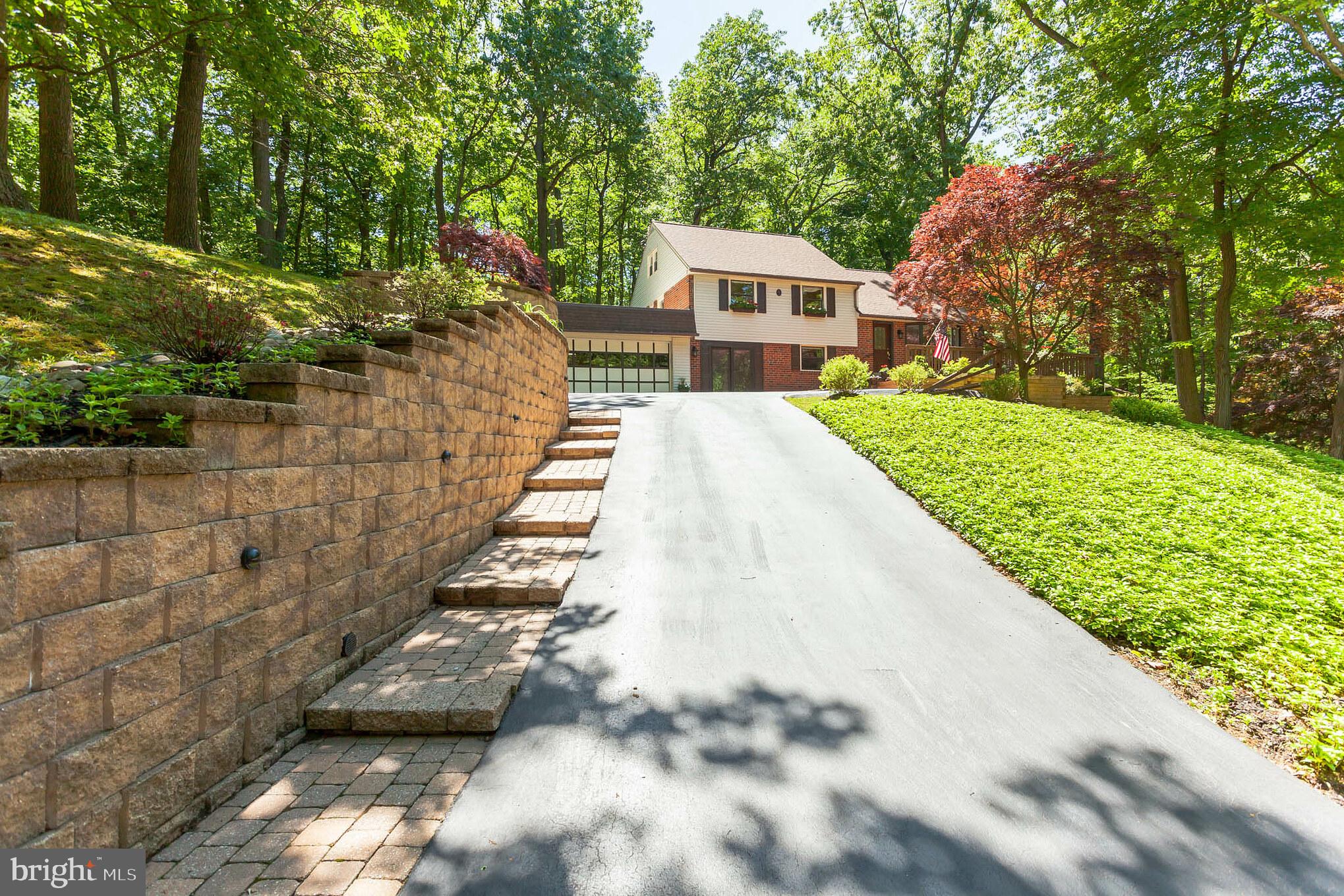 594 Forest Road Wayne, PA 19087 - Photo 4 of 34