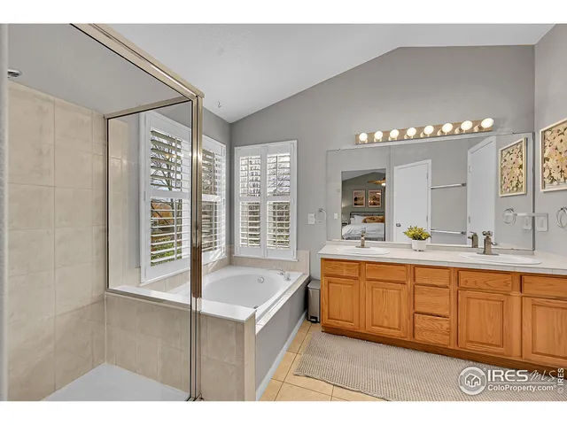 a en suite bathroom with a sink and a mirror