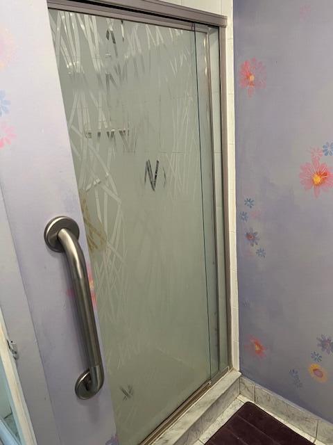 80 Valencia C, Unit D Delray Beach, FL 33446 - Photo 7 of 14 a bathroom with a shower