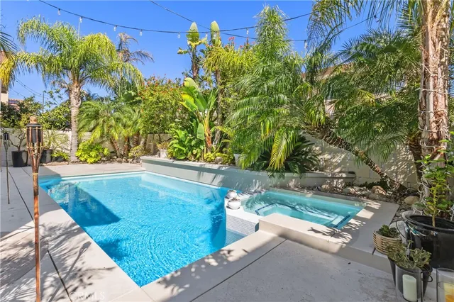 a view of a back yard of the house