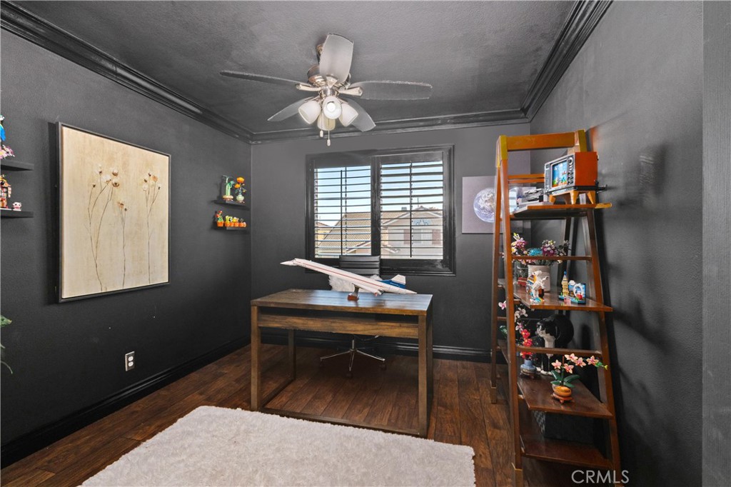 13668 Kingsbridge Street Westminster, CA 92683 - Photo 18 of 36 a workspace with furniture and window