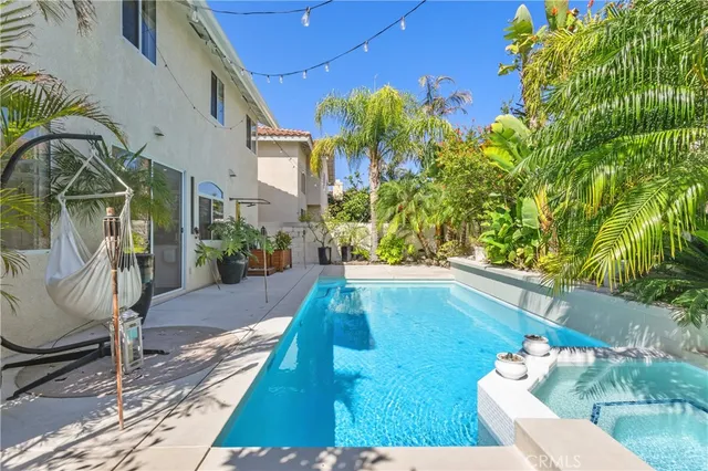 a view of yard from a balcony