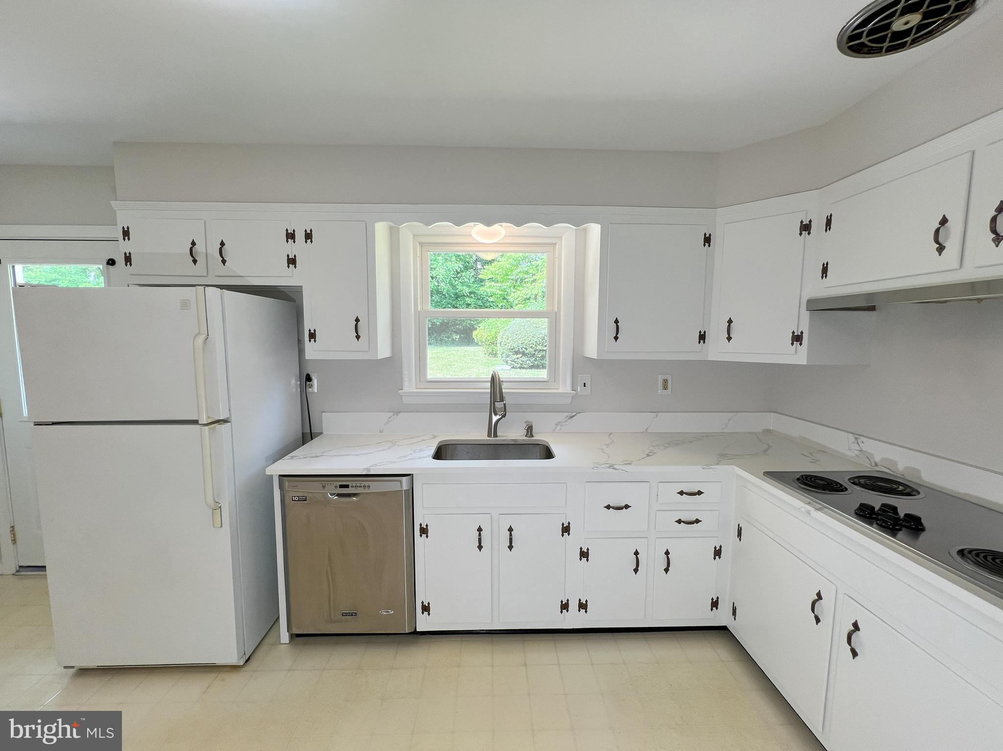10001 Woodhill Road Bethesda, MD 20817 - Photo 5 of 30 Kitchen