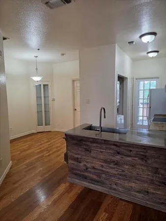 $1,595 | 4800 West Lovers Lane, Unit 512, Dallas, TX 75209