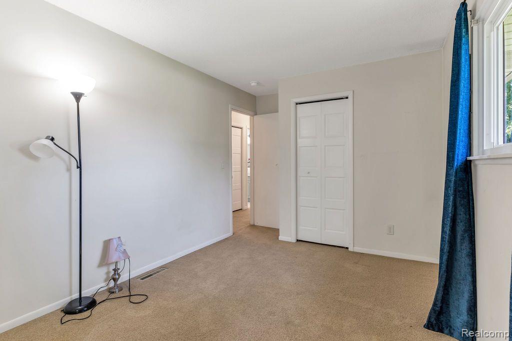 3370 King Road Bridgeport, MI 48722 - Photo 11 of 39 Gallery Image 11