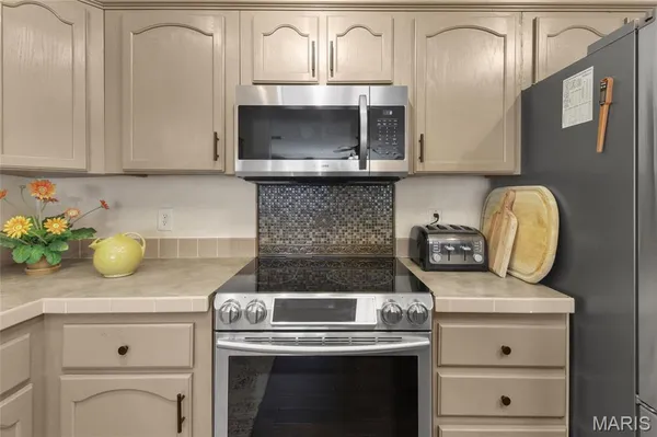 $320,000 | 106 Bridle Trail Drive, Robertsville, MO 63072