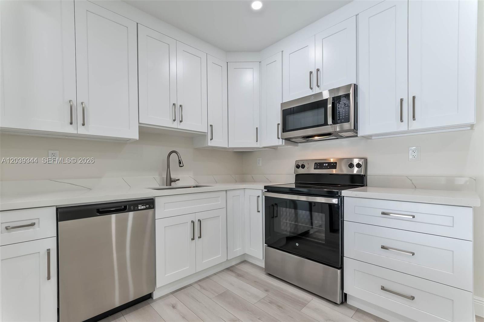 11527 Southwest 81st Road, Unit 11527 Pinecrest, FL 33156 - Photo 6 of 20