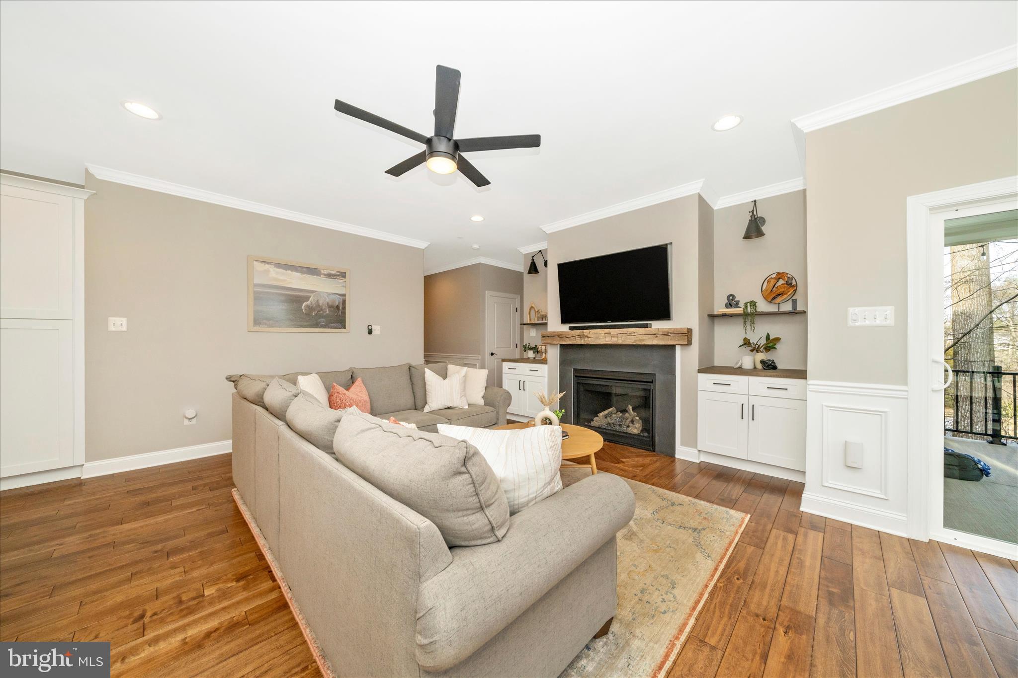 13839 Pryor Road Thurmont, MD 21788 - Photo 7 of 66 Living Room