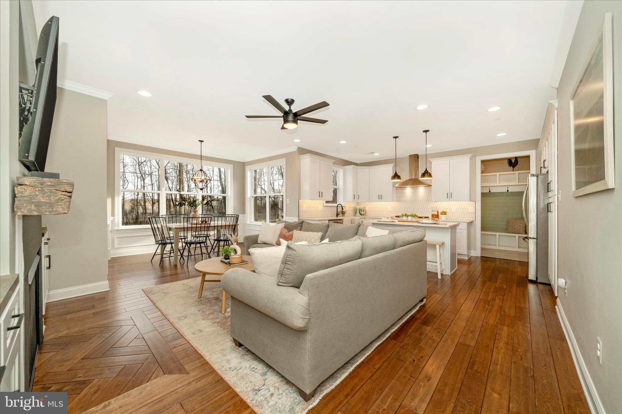 13839 Pryor Road Thurmont, MD 21788 - Photo 9 of 66 Living Room