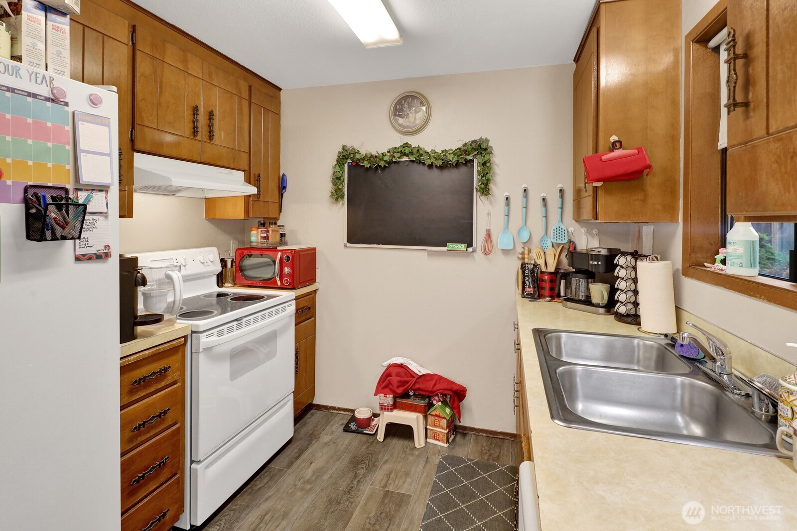 908 Liberty Street Lynden, WA 98264 - Photo 11 of 27 a kitchen with granite countertop a sink and a stove top oven