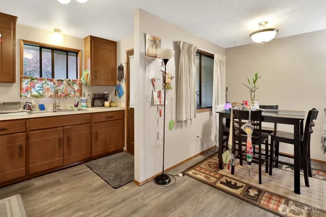 $999,500 | 908 Liberty Street, Lynden, WA 98264