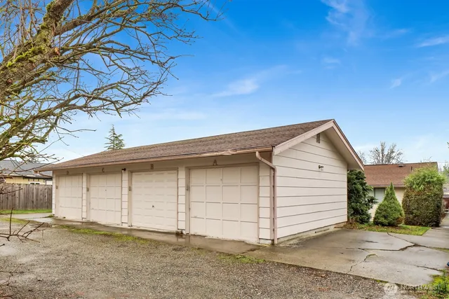 $999,500 | 908 Liberty Street, Lynden, WA 98264