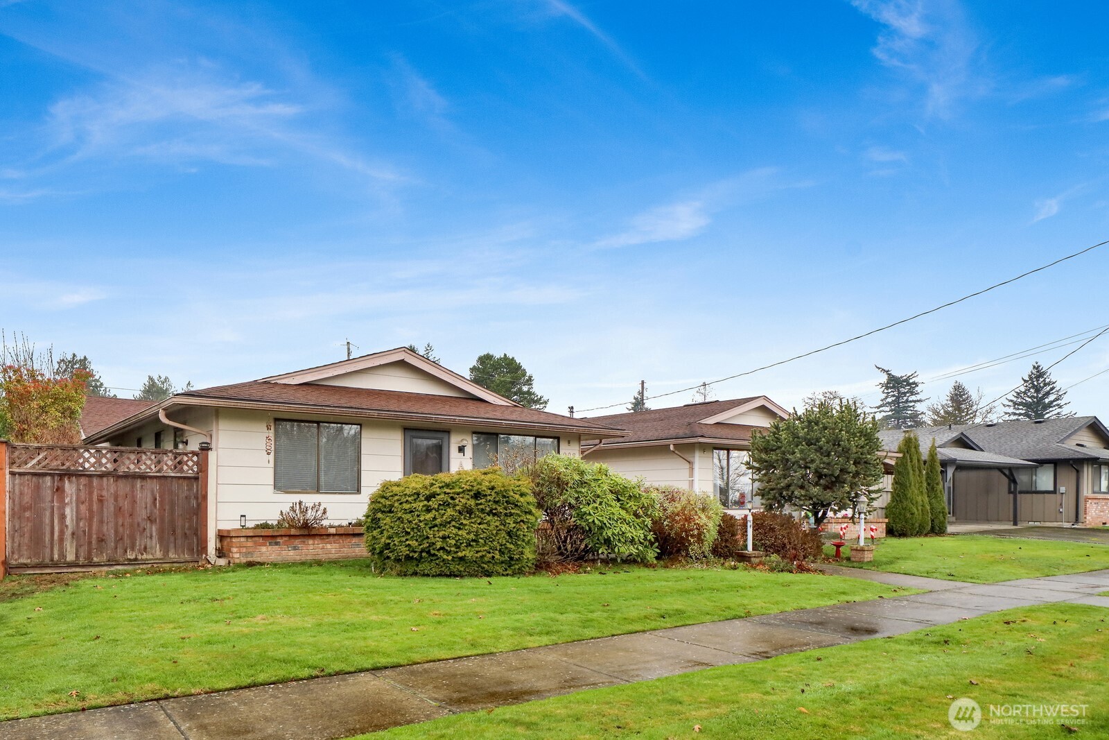908 Liberty Street Lynden, WA 98264 - Photo 4 of 27 a front view of a house with a garden and yard
