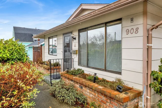 $999,500 | 908 Liberty Street, Lynden, WA 98264
