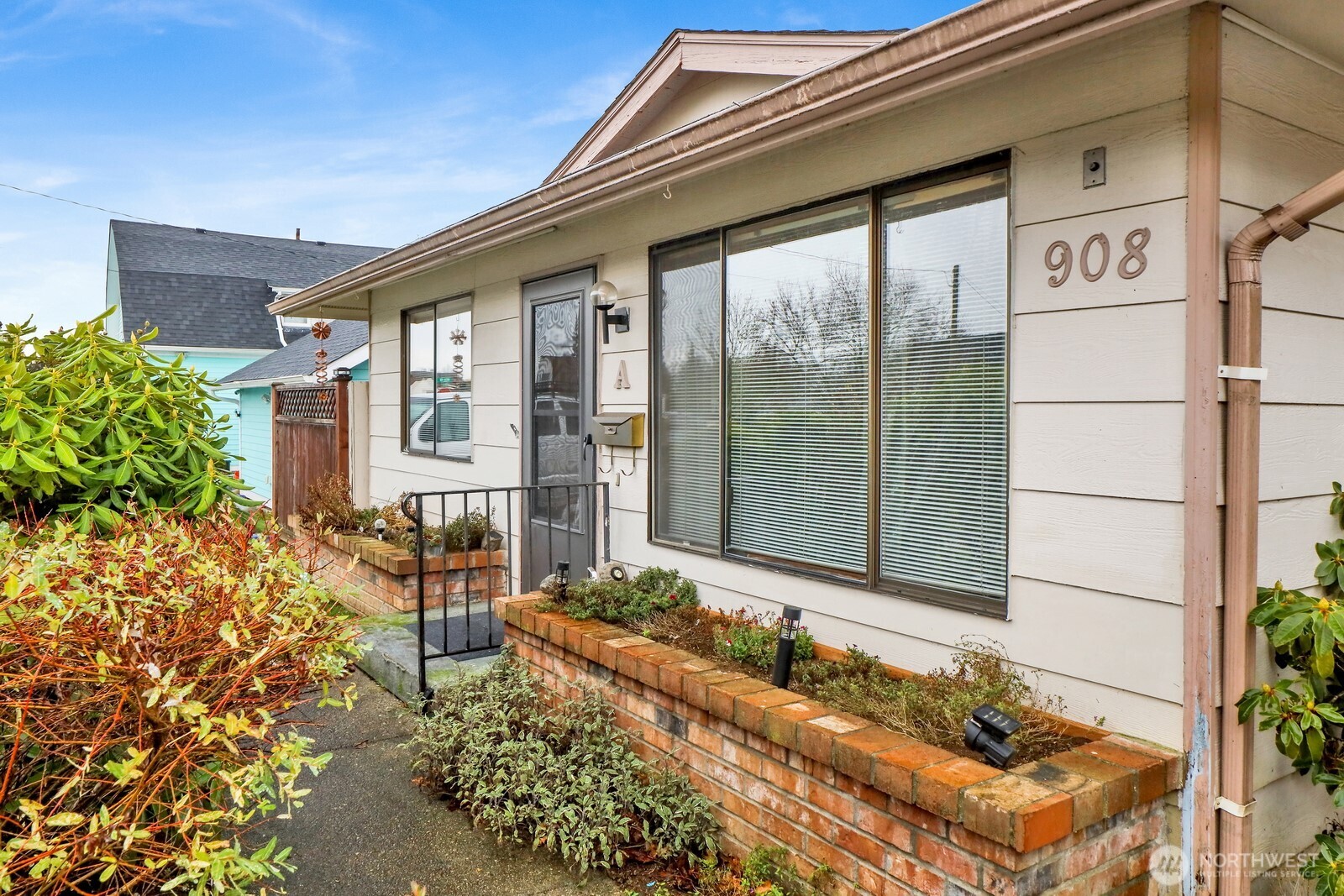 908 Liberty Street Lynden, WA 98264 - Photo 6 of 27 a front view of a house
