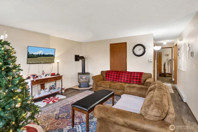 $999,500 | 908 Liberty Street, Lynden, WA 98264