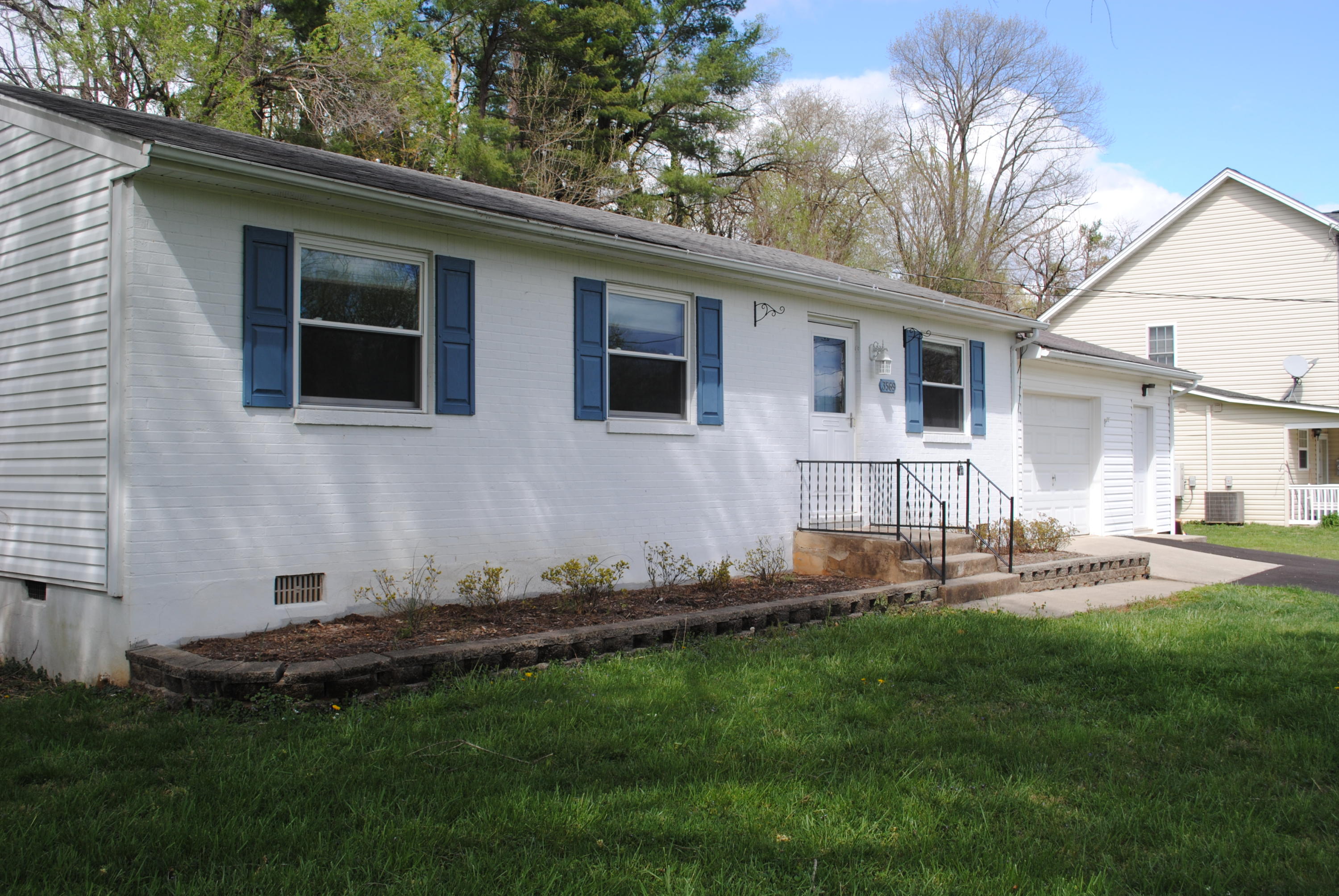 3569 Overbrook Drive Roanoke, VA 24018 - Photo 10 of 11 Front Side