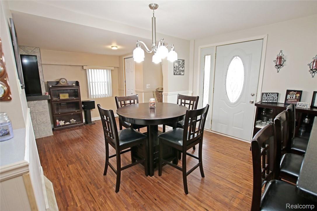 11413 Kipp Road Goodrich, MI 48438 - Photo 7 of 47 7) Dining Area.jpg