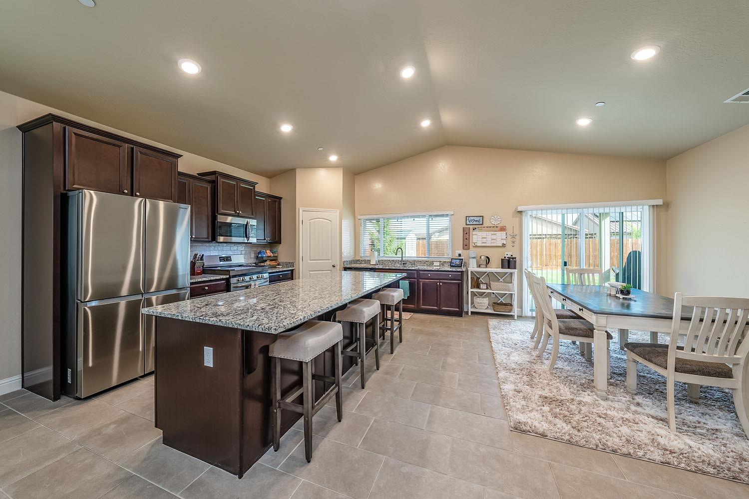 770 Strada Street Lemoore, CA 93245 - Photo 3 of 42 Gallery Image 3