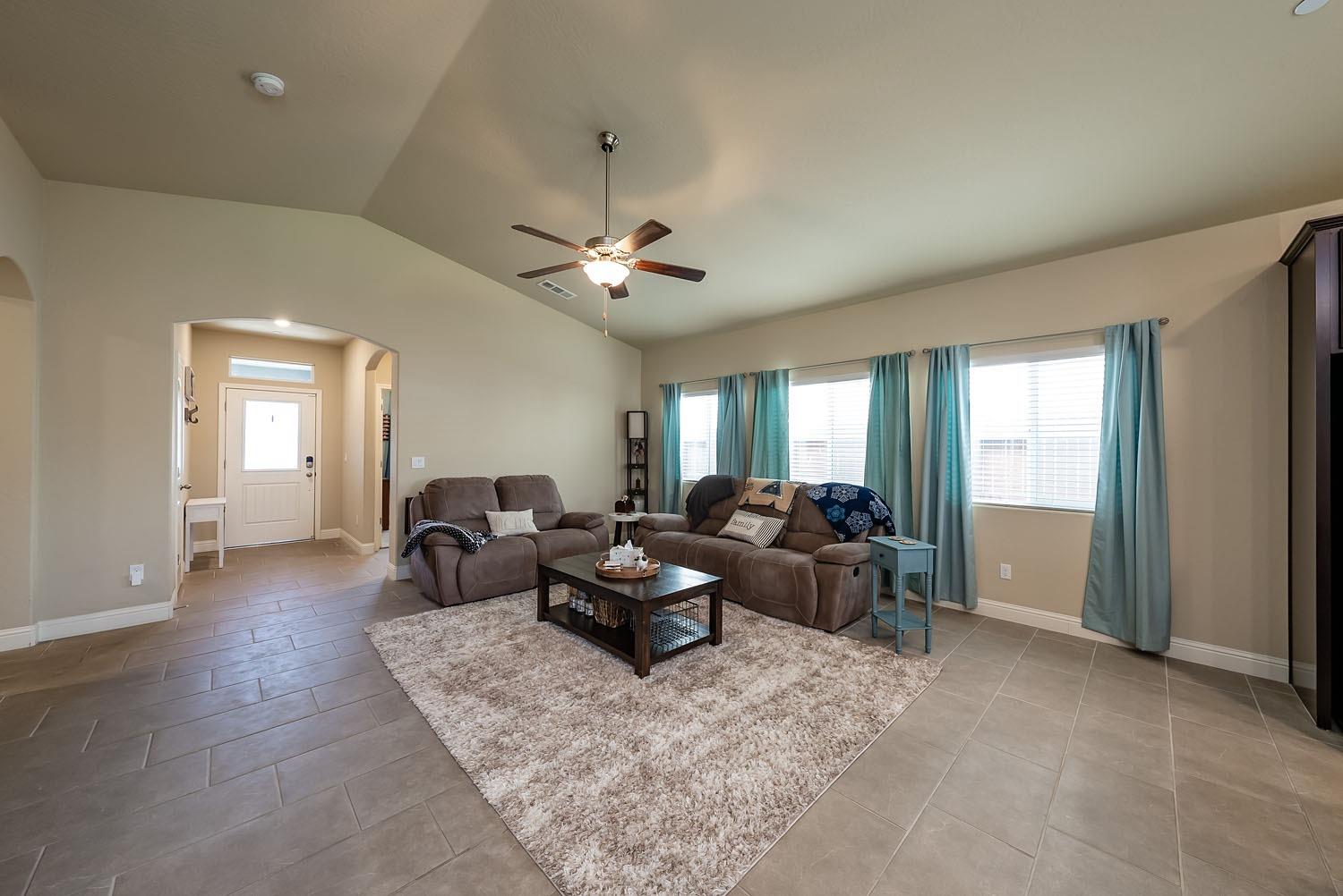 770 Strada Street Lemoore, CA 93245 - Photo 4 of 42 Gallery Image 4