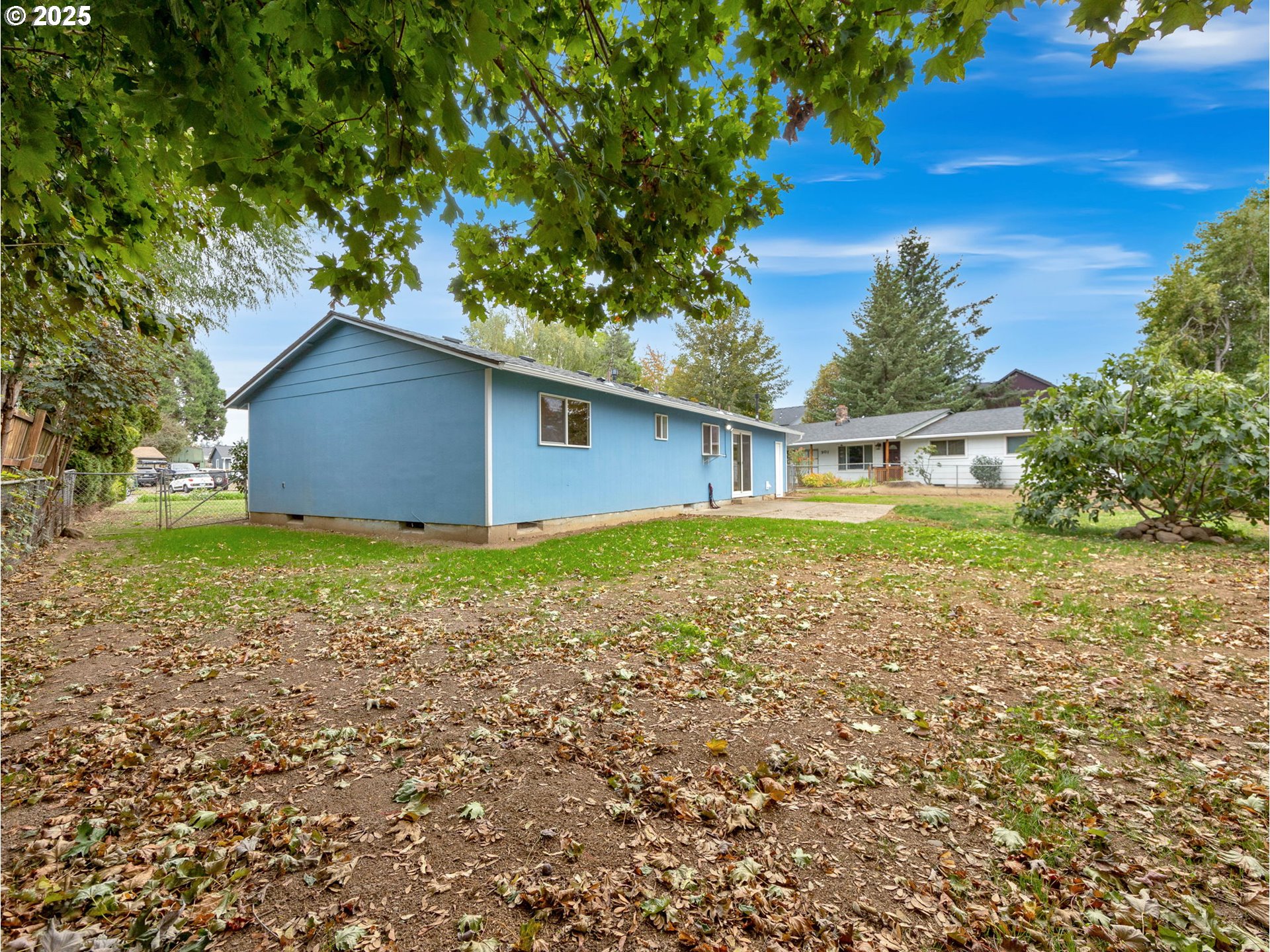 821 Southwest 14th Street Troutdale, OR 97060 - Photo 23 of 27 a house view with a garden space