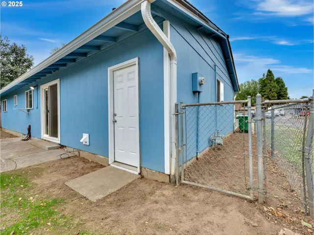 $434,900 | 821 Southwest 14th Street, Troutdale, OR 97060